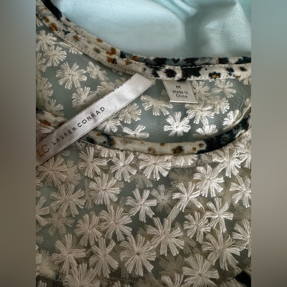 LC Lauren Conrad Top with Daisy White Lace Yoke. Mini Floral Print. Soft, Flowy. - Picture 7 of 16